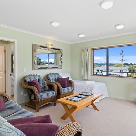 Boatshed Motel Apartments 마운트마운가누이 외부 사진