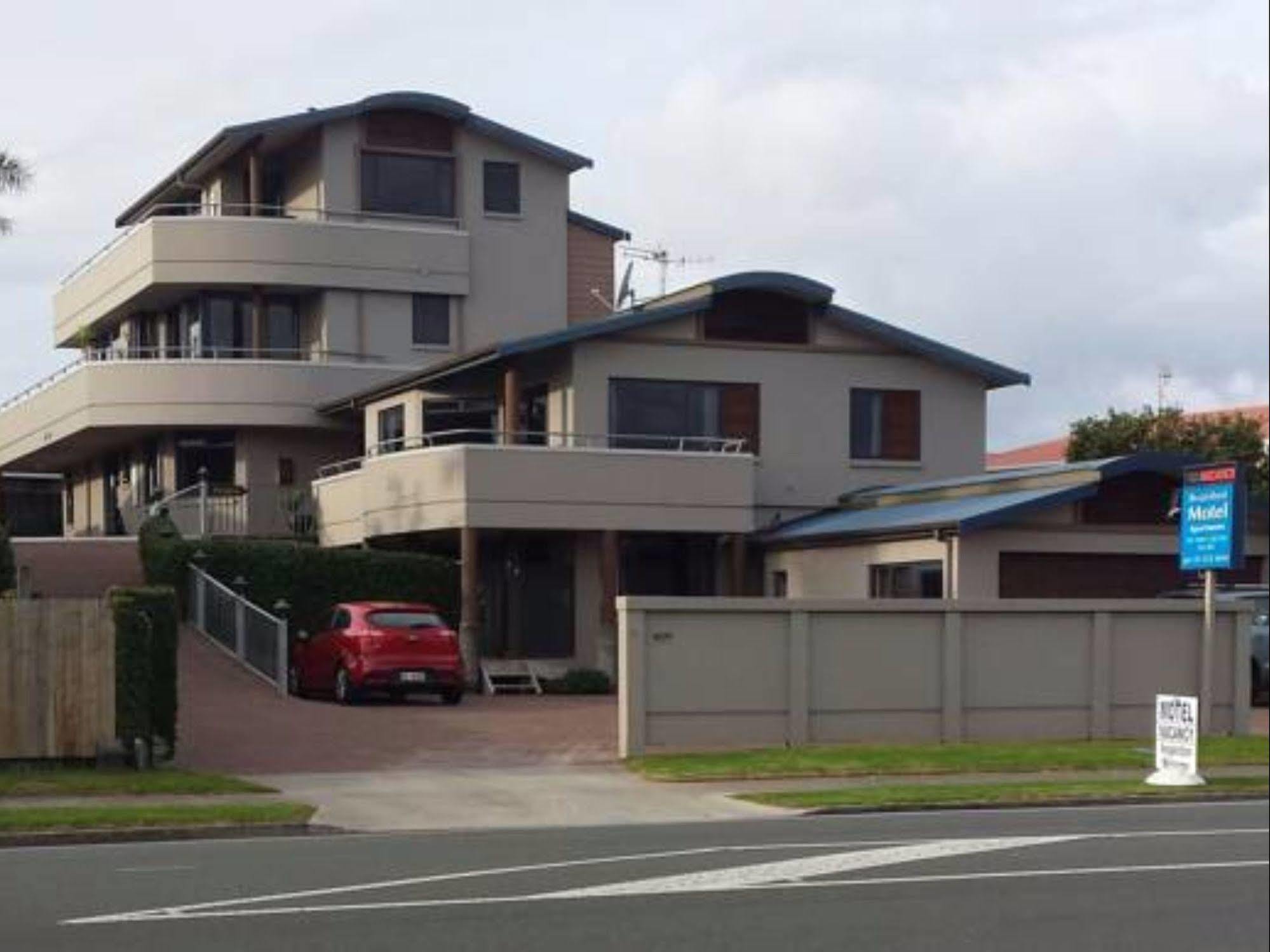 Boatshed Motel Apartments 마운트마운가누이 외부 사진