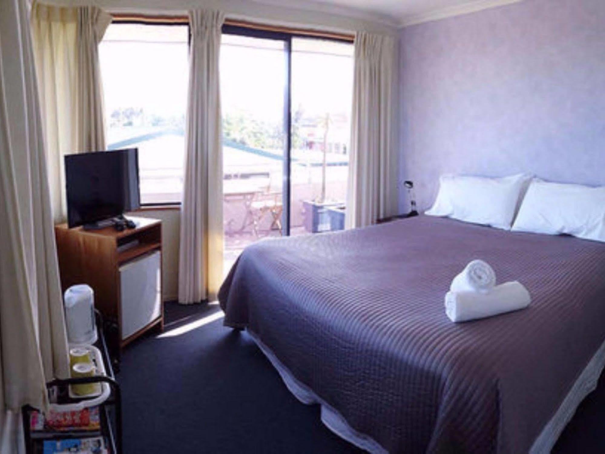 Boatshed Motel Apartments 마운트마운가누이 외부 사진