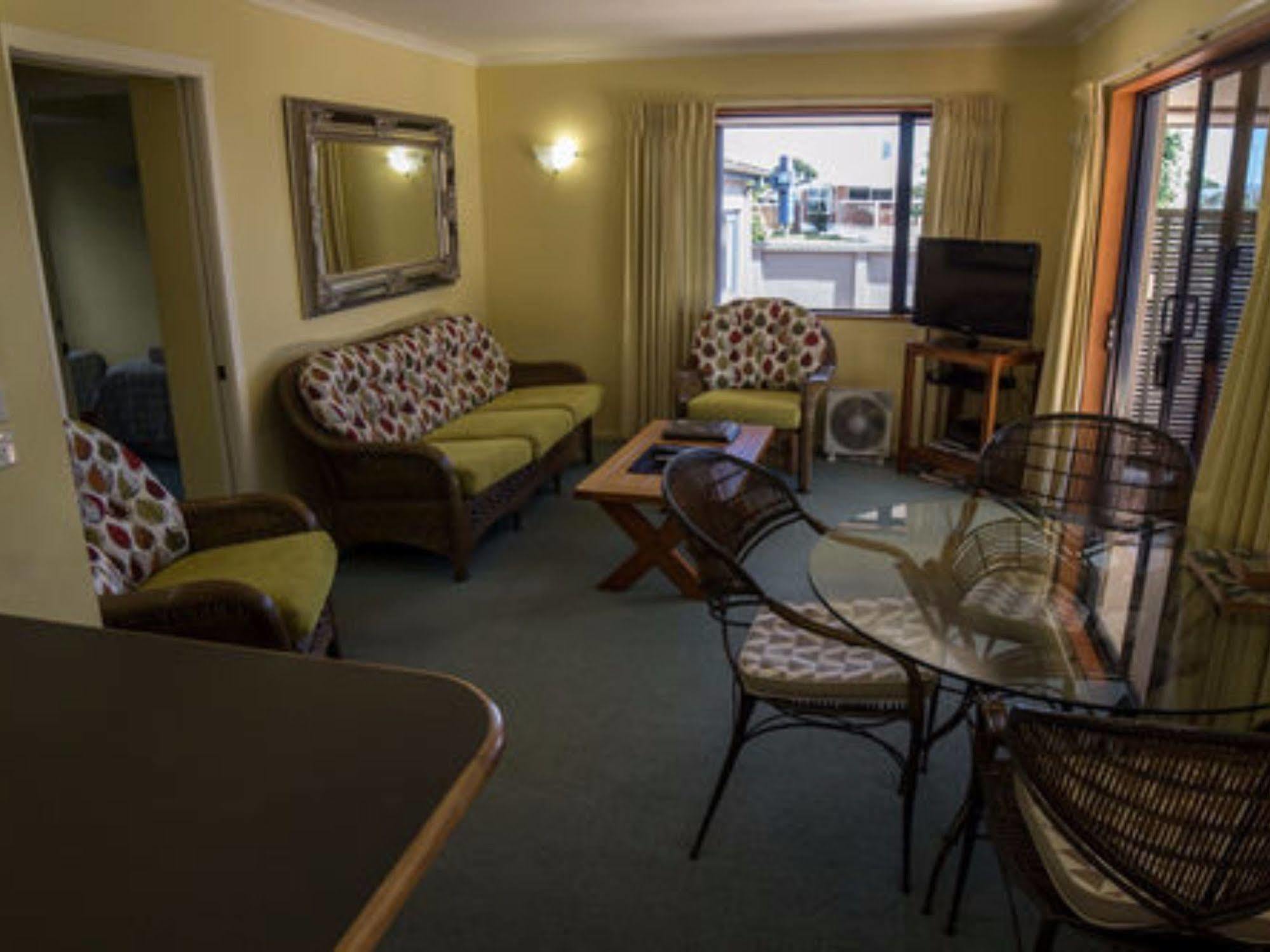 Boatshed Motel Apartments 마운트마운가누이 외부 사진