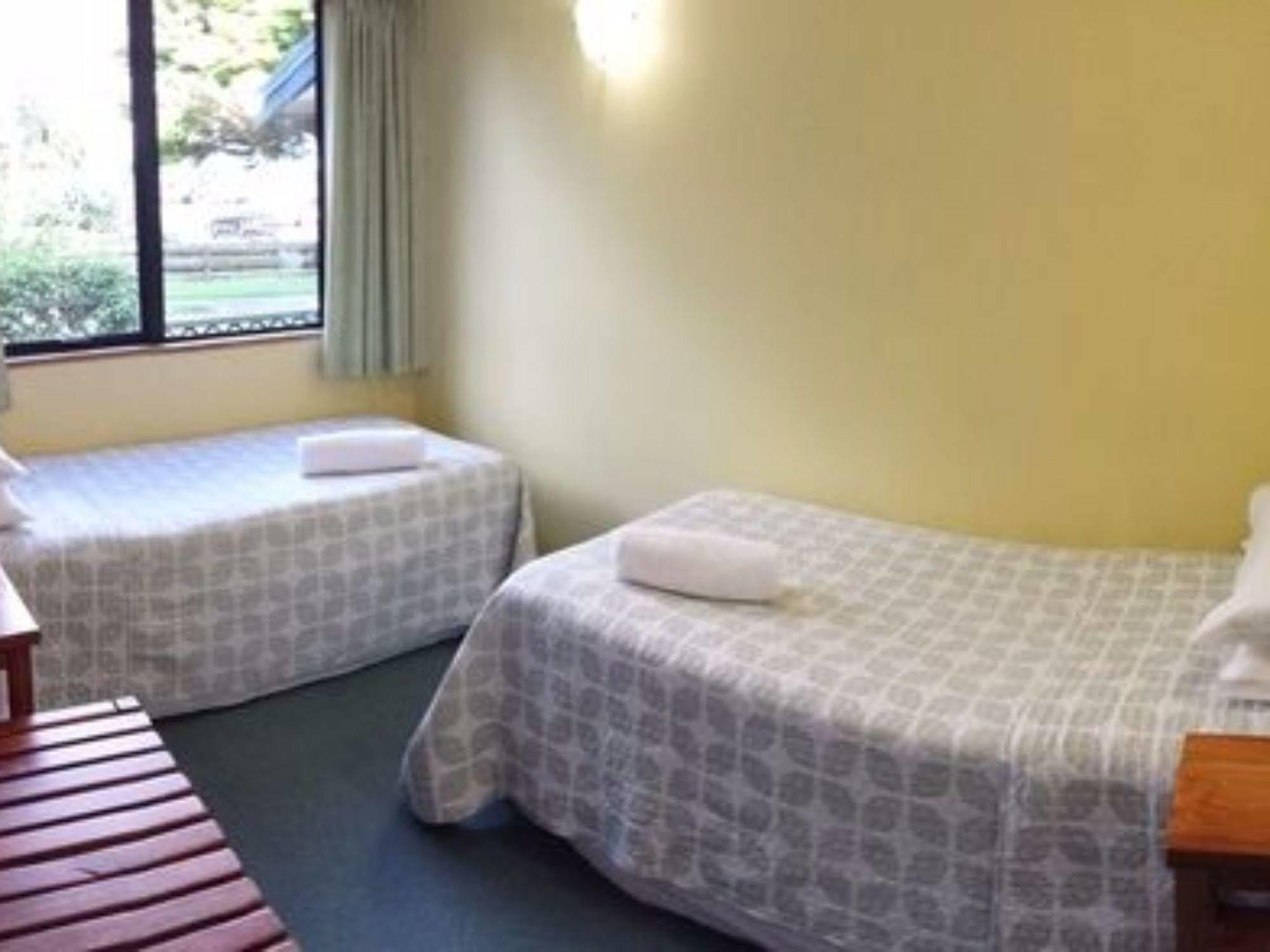 Boatshed Motel Apartments 마운트마운가누이 외부 사진